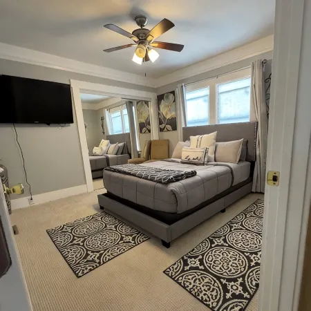 West Oakland Home Minutes from San Francisco - 3Br with Full Kitchen