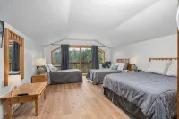 Summer Adventure Retreat - Golf Views, King Beds, Fully Loaded Kitchen! - 4-Star