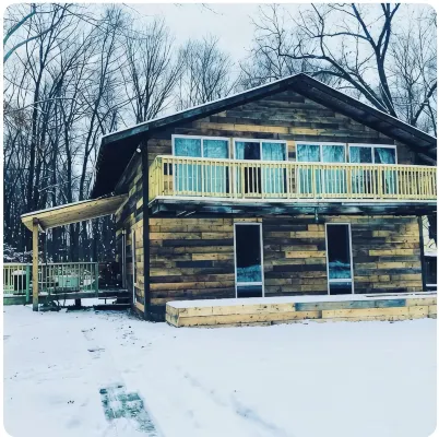 Cozy 4-bedroom cabin in 7 springs w/ hot tub for winter and pool in summer - Wifi