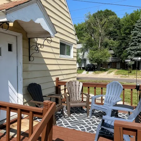 Scenic hiking in Cuyahoga Valley National Park! 1BR house, central air & laundry