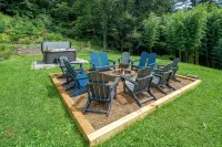NEW!! Amazing Views & 2 porches. 2 Dens. Fire Pit. Hot Tub. Game Room. Smart TVs - Wifi
