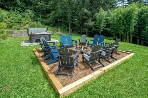 NEW!! Amazing Views & 2 porches. 2 Dens. Fire Pit. Hot Tub. Game Room. Smart TVs - Boutique