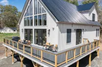 Brand new construction - Spacious Mountain Chalet in Sugar Hill, NH.  Sleeps 18. - Hytter