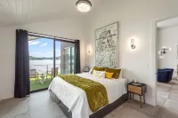 Lavish Lake Getaway W/18 Views+ Boat Dock - 4 étoiles