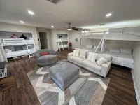 Cozy Cottage at Serenity Woods for up to 18 guests. Only 5 mins from the lake! - 3-Star