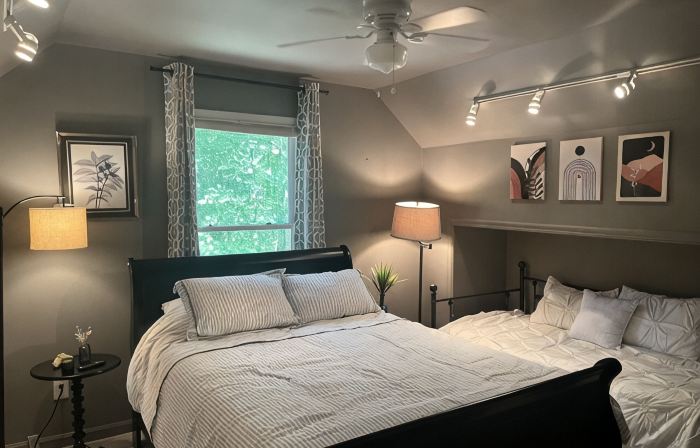 Charming 3 BR, 2 Bath cabin located in quiet Clifftops and close to Sewanee