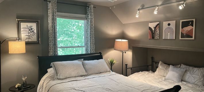 Charming 3 BR, 2 Bath cabin located in quiet Clifftops and close to Sewanee Hotels in Marion County