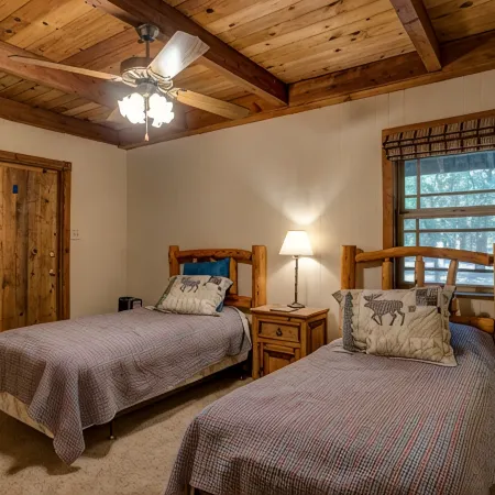 Cozy 4 Bedroom Cabin with Hot Tub & EV Charger in Blue Lake Springs Hotels in Arnold