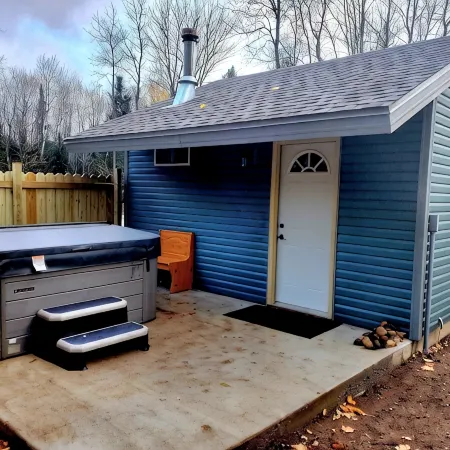 Cozy Northwoods Mini Cabin..... SAUNA/HOT TUB ATV/SNOWMOBILE TRAILS Hotels in Forest County