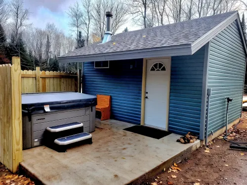 Cozy Northwoods Mini Cabin..... SAUNA/HOT TUB ATV/SNOWMOBILE TRAILS - 3-Star