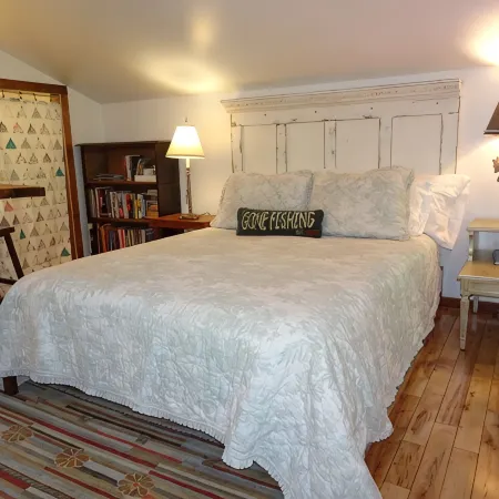 Vogelsang Guesthouse, 5 Minute Walk to Downtown West Jefferson.