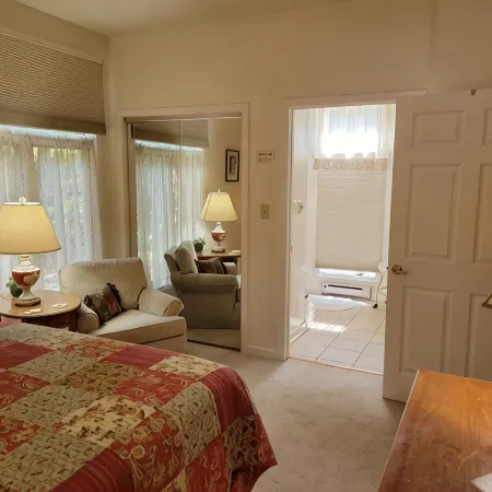 Top of Mountain 2 Br Condo, Short Walk to Scenic Overlooks and Nearby Trails.