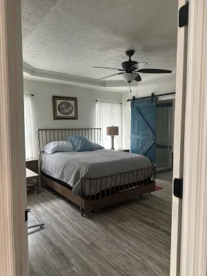 Family and small dogs friendly. Close to interstate, 15 minutes from Nashville - Homestays