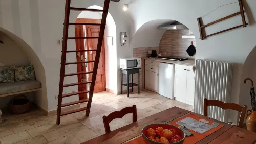 Trullo alleyway, central with private garden - 2 étoiles