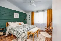 Family friendly Camp themed condo on Lake Como, minutes to downtown Lake Geneva - Pools