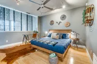 The Oleander - centrally located Luxury Townhouse steps from Magnolia Ave! - Jacuzzi