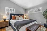 3 Mins to ND. Hot Tub, Game Room, Sleeps 16, Fire Pit - 3 stjerner