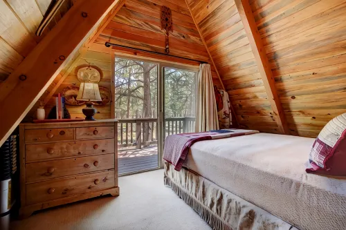 A-Frame Cabin on 4.5 Acres - HOT TUB, Dog Friendly! - Alppimaja