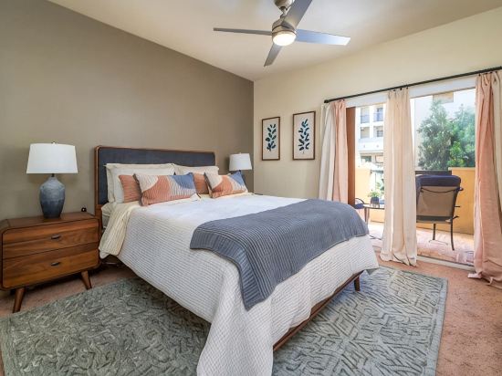Luxury Resort Condo by Six Flags Magic Mountain