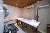 Neelams the Grand Hotel - Spa