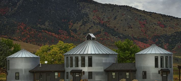 Family size, unique stay in a grain bin minutes from Lava, golfing and swimming Ξενοδοχεία στην πόλη Bannock County