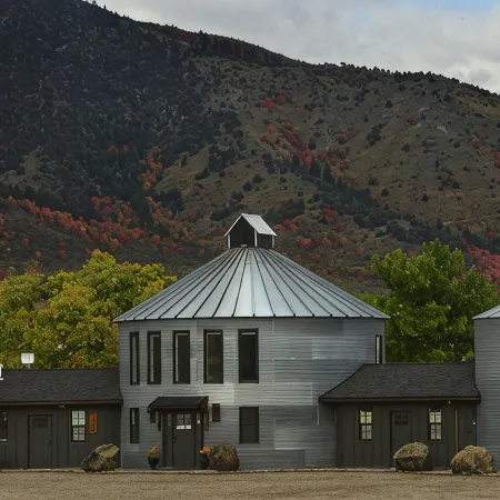 Gorgeous views, unique stay minutes away from hot pools, golfing, restaurants.