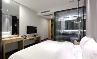 Foster Hotel (Shanghai Baoshan Road Subway Station)