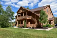 Stunning Knotty Pine Condo at Schuss Mountain - Pools