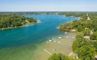Relaxing Lake Home Meets Contemporary Design - 4-Star