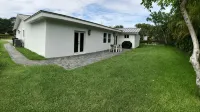 Newly Renovated 4/3 Upscale East Boca Home - 3 stjerner