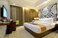 Howard Johnson by Wyndham Pekalongan - Parkplatz