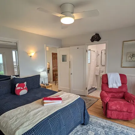 Sparkling Clean, Private & Quiet! Amazing Ocean Views [3]