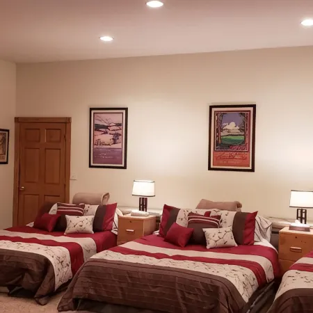 The "Pool Barn" w/Pool, Hot Tub,  Billiards & more near Indiana Dunes