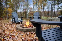 Close to Everything!~Game Room~Fire Pit & Hot Tub~Dogs OK! Lake Access & Dock! - 4-Star