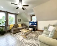 Safe & Trendy Historic Midtown 3rd Floor Riverview Apartment - พร้อมWifi