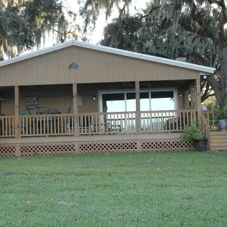 Bring your Boat to our River House and enjoy the beautiful St Johns River.
