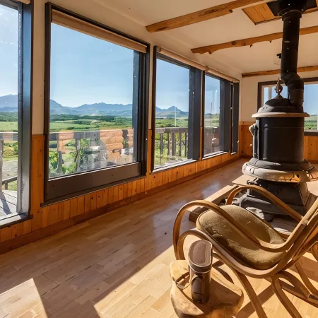 East Glacier Cabin w/ Stunning Views of the Rockies! 30 min from 2 GNP entrances