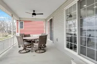 Miller Lakehouse.  Pontoon Available to Rent - Homestays