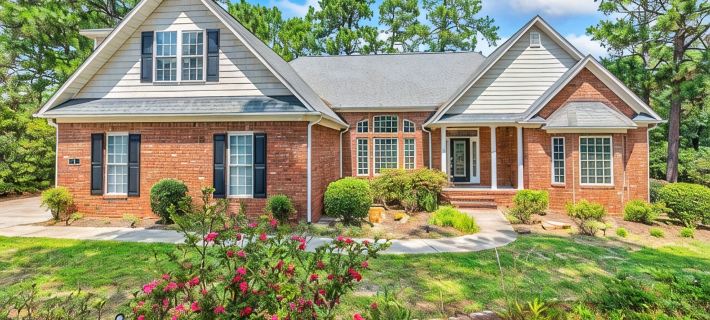Book Golf with us! Luxury Emerson Cottage at Pinehurst No. 6 with Pool Table Hotels in Pinehurst