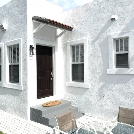 Villa Aqua Historic fully restored villa close to beach and down town