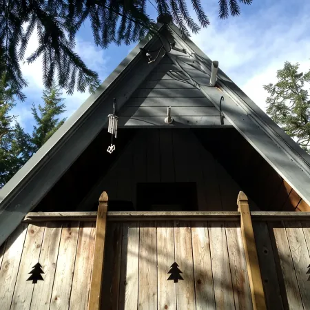 Govy A Frame w/ Hot Tub.