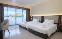 Makassar Golden Hotel - Balcony