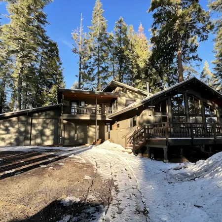 Solitude in the Cedars, Spacious Mountain Home