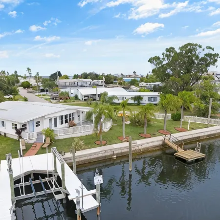 Nautical Haven 175 FT Private Waterfront/Dock/ Kayaks/Bicycles/5 Min to Shopping