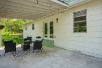 Outdoor Grill & Games Near Downtown Shops & Dining - 3-Star
