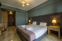 California Beach Hotel - Adults Only - parking