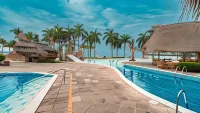 Amatique Bay Hotel - Pools