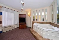 Lamplighter Inn-South - 3-Star