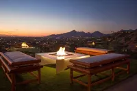 Ultra Luxury Villa on Camelback Mountain - w/ Pool, Waterfall & Fire Lounges - 5 ดาว