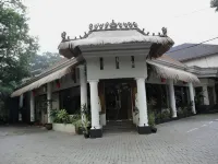 Hotel New Ayuda Bogor - parking